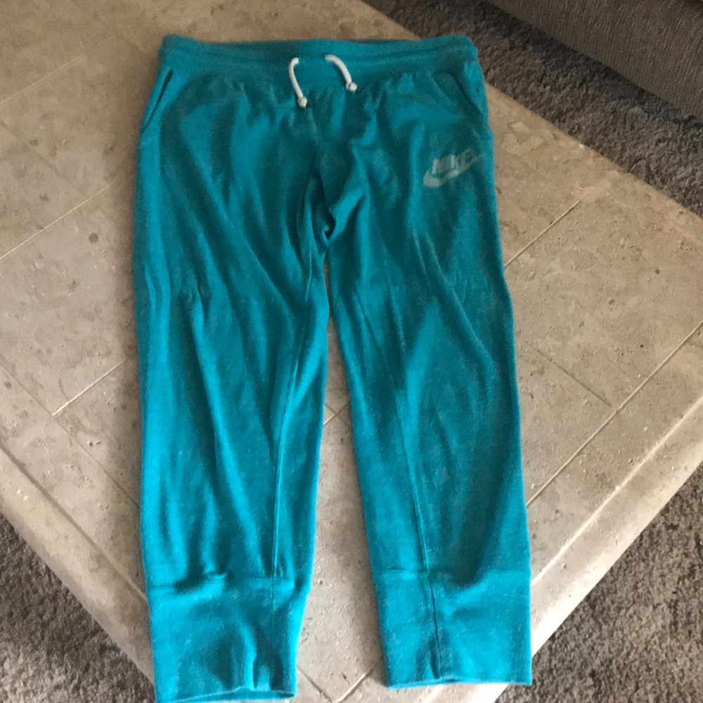 Nike Crop pants